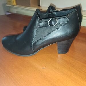 Croft and Barrow Black Ankle Boots  women's size 7 1/2 M OrthoLite Comfort